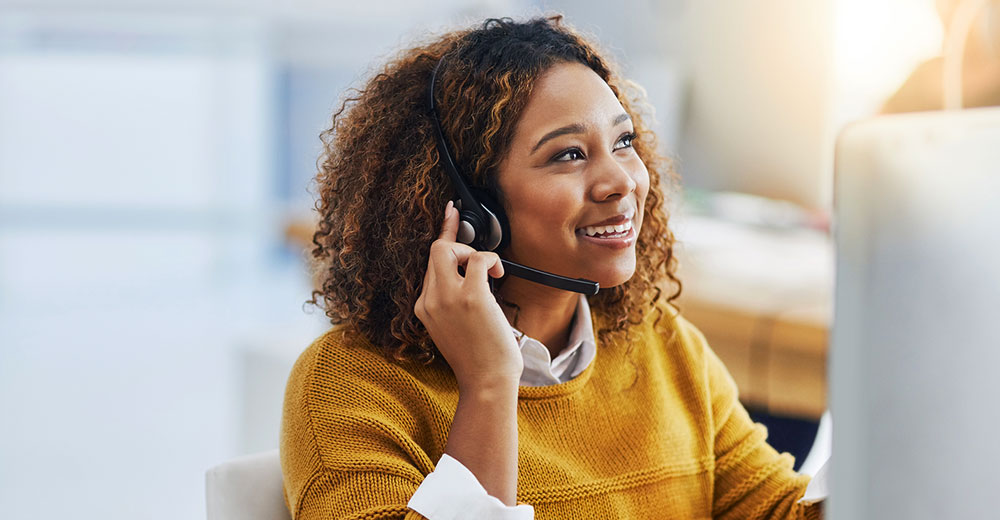 A call center customer service agenct using an omnichannel CRM platform